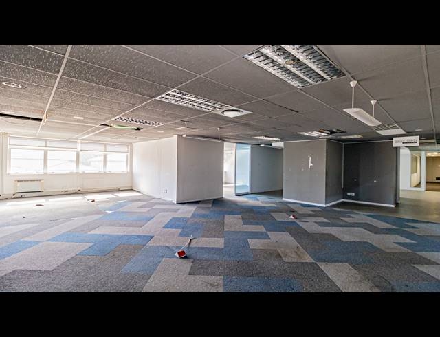 800M² OFFICE TO LET IN FERNDALE
